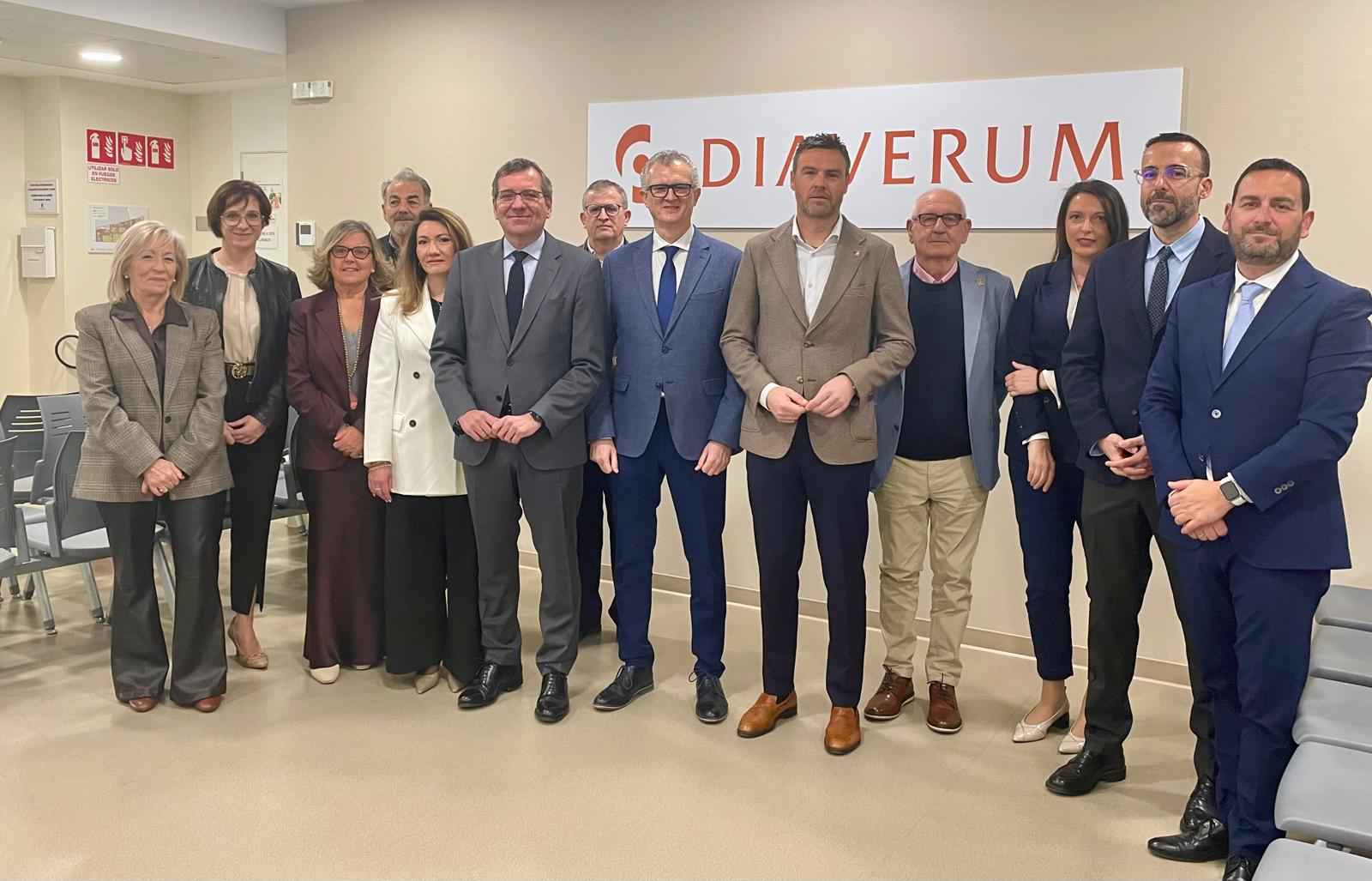 El consejero de Salud de la Región de Murcia visita el centro de diálisis Diaverum Caravaca
